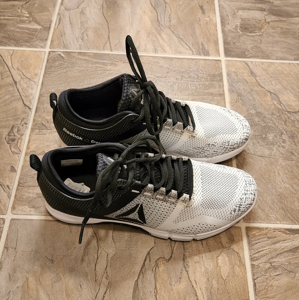 Black & White Reeboks - Picture 3 of 7
